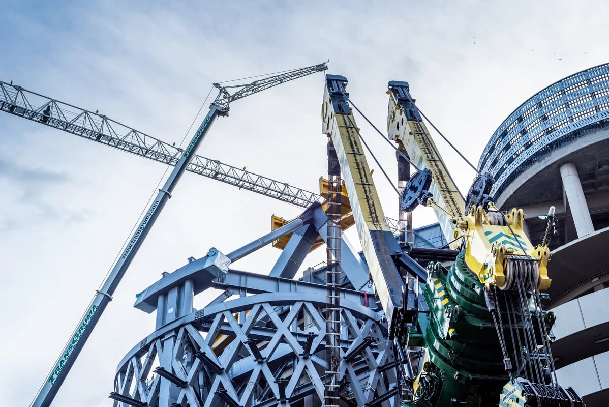 cranes-in-use-in-santiago-bernabeu-stadium-redevel