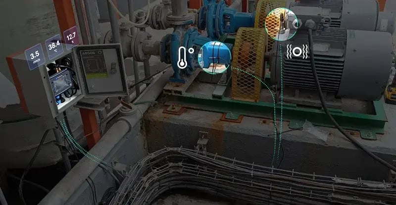 Sensor fracttal sense monitoreando valores de vibración y temperatura en tiempo real en una motobomba.