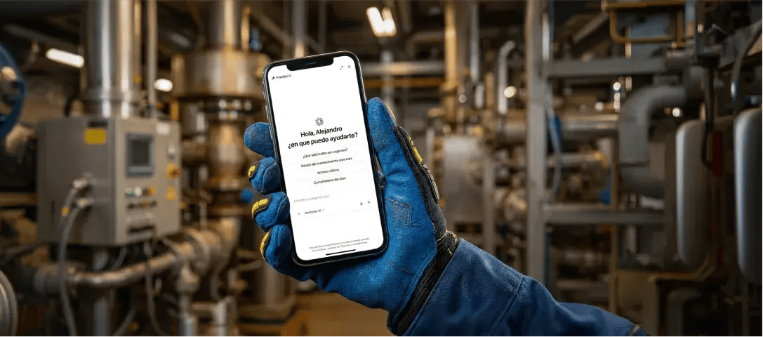 imagen_de_un_celular_siendo_sostenido_por_una_mano_con_un_guante_para_trabajo_industrial