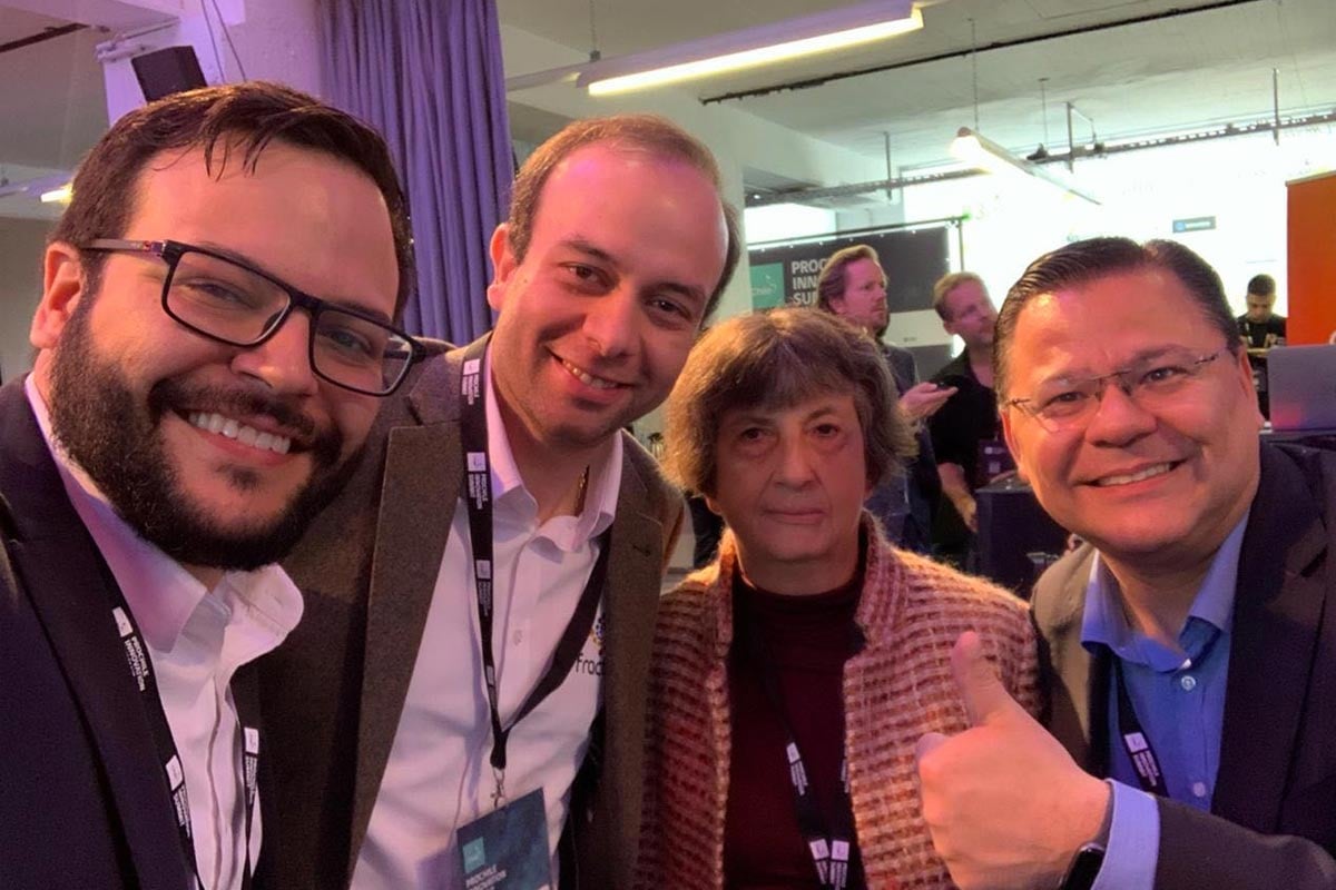 fracttal-con-embajadora-y-microsoft