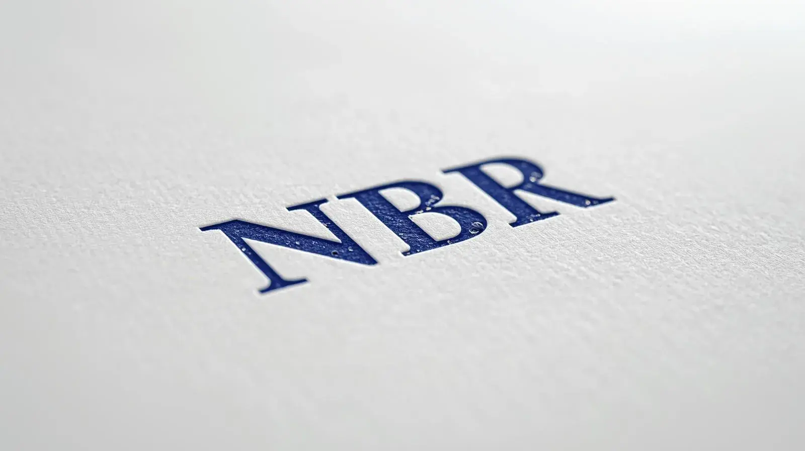 NBR 5462 destacada em documento oficial, representando a padronização da manutenção industrial no Brasil