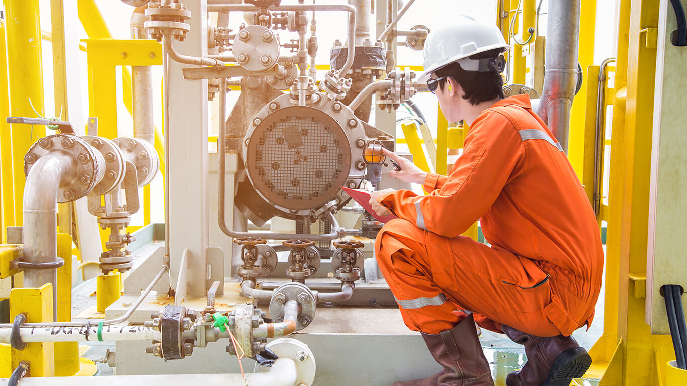 Mantenimiento correctivo vs. preventivo: ¿cuál es la mejor estrategia para tus activos?